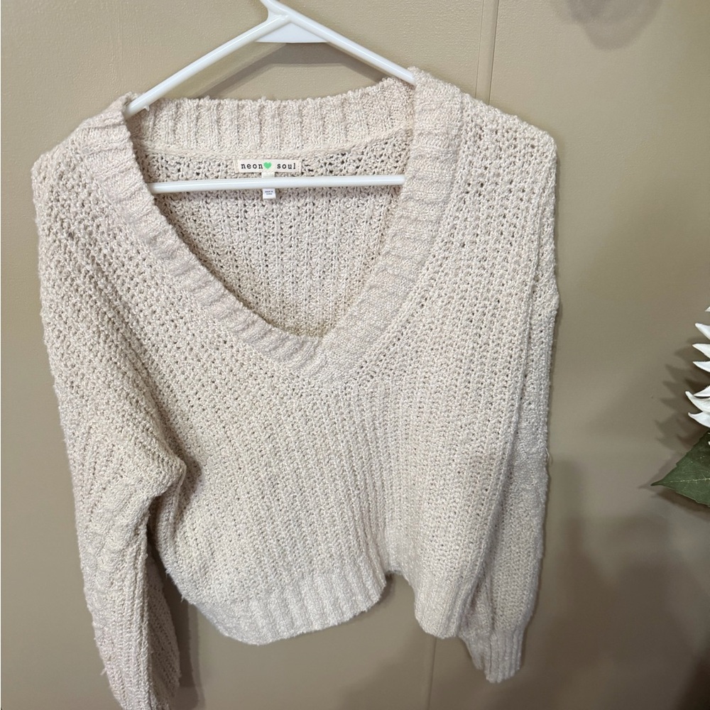 Bobeau Women's Cream V-Neck Sweater